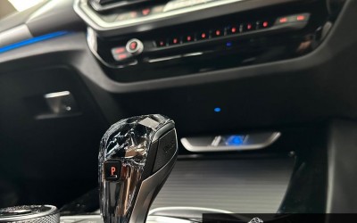 BMW G08 iX3, 安裝水晶波棍頭及50 周年紀念版章！