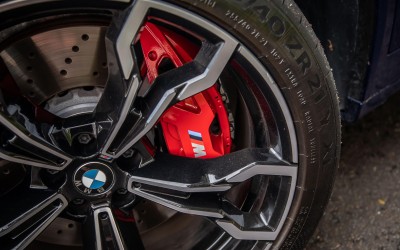 BMW F97 X3M Front Brake Kit (Red/ Blue)